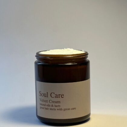 كريم الجسم لتفتيح الجسم وترطيبه  مكون من بودرات تفتيح  حجم ٣٥٠ مل